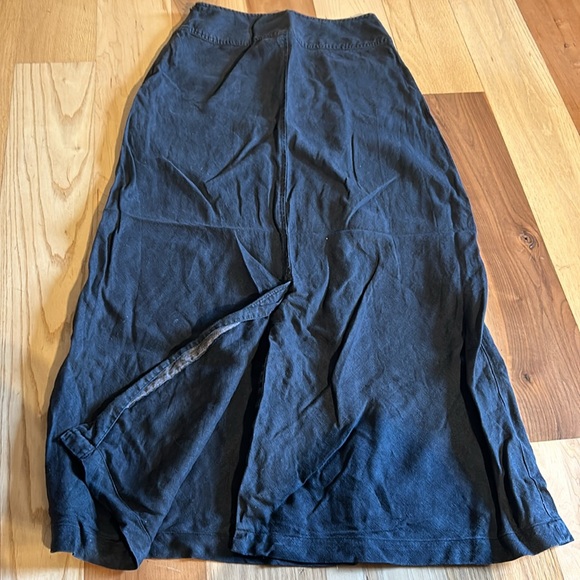 J. Jill Muted Black Linen Skirt Size 4. Style 42-5099 - Picture 6 of 9